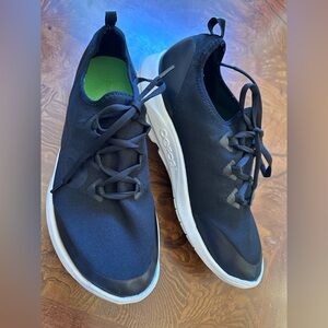 OOFOS Men's Black Knit Lace-Up Sneakers with White Sole